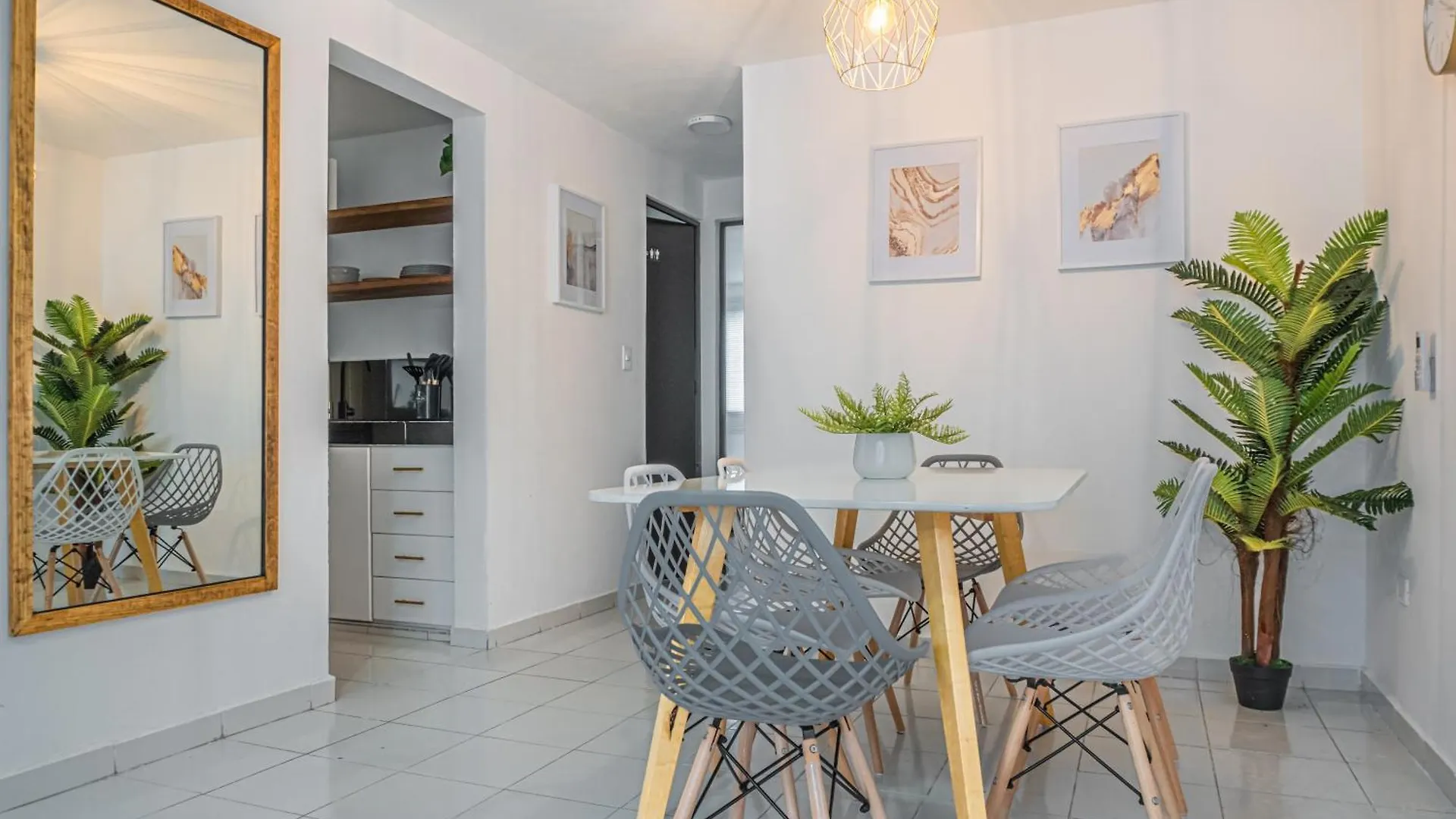 Pako Stays - Luxurious & Spacious 2 Bedroom Apartments Close To The Beach, Free Wi-Fi, Ideal Location In Downtown Cancun Centro